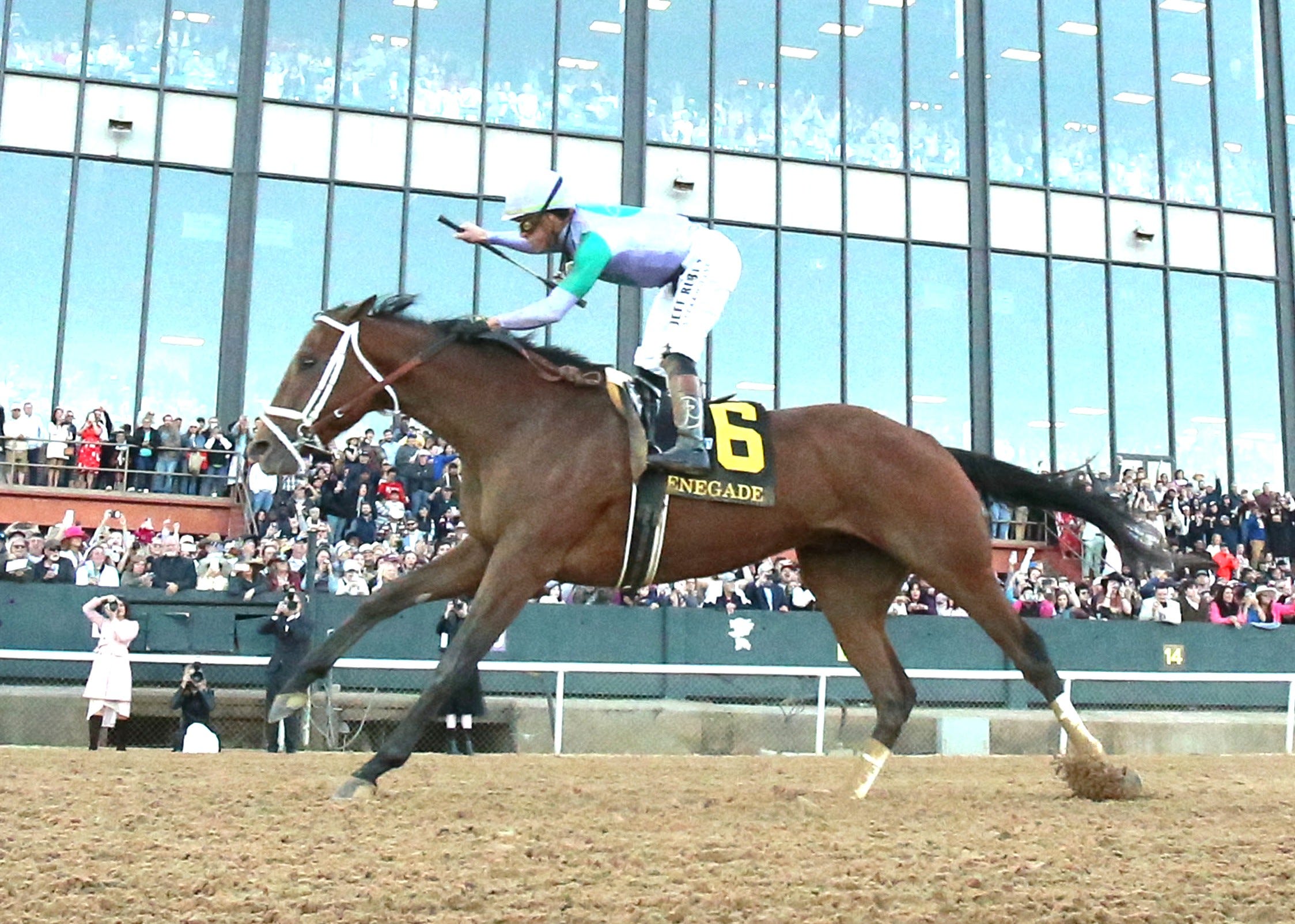 Renegade wins Arkansas Derby
